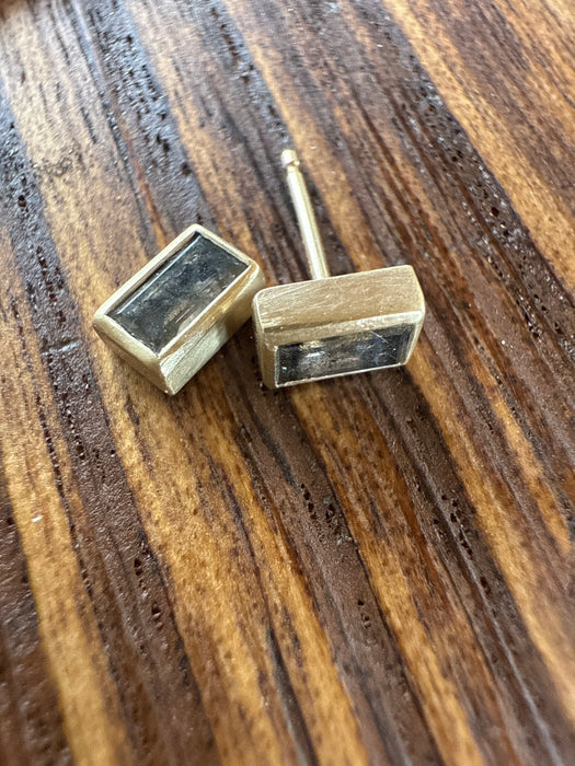 smokey baguette studs