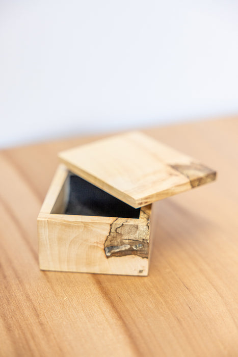MAPLE WOOD LINED BAND SAW BOXES